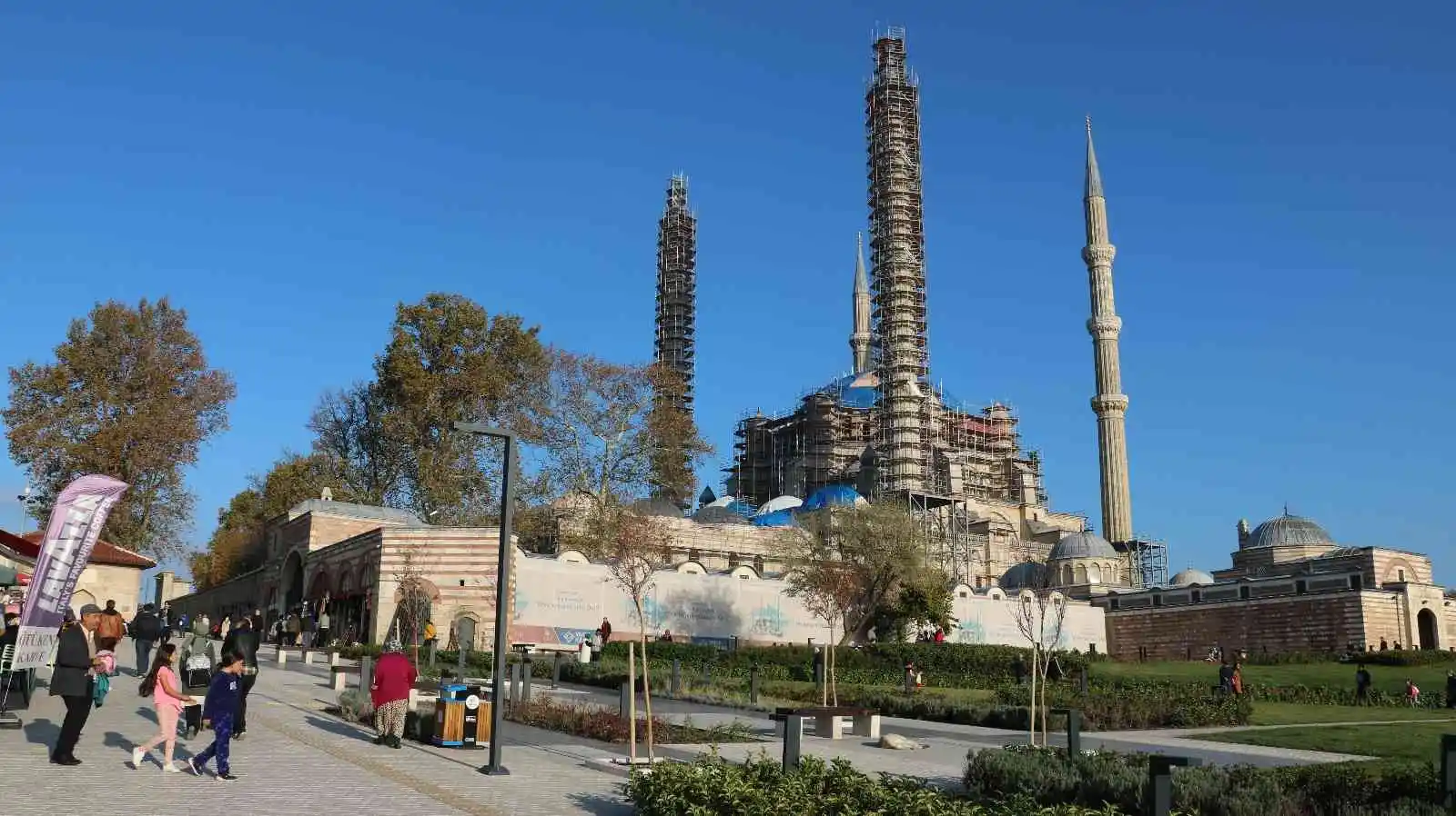 Bakan Kirişci, restorasyonu devam eden Selimiye’de incelemelerde bulundu