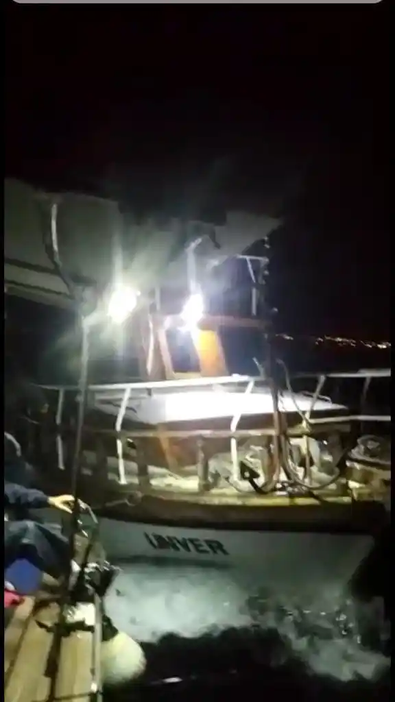 Balıkçılar denizde yer yüzünden tartıştı, birbirlerinin üzerine tekne sürdü
