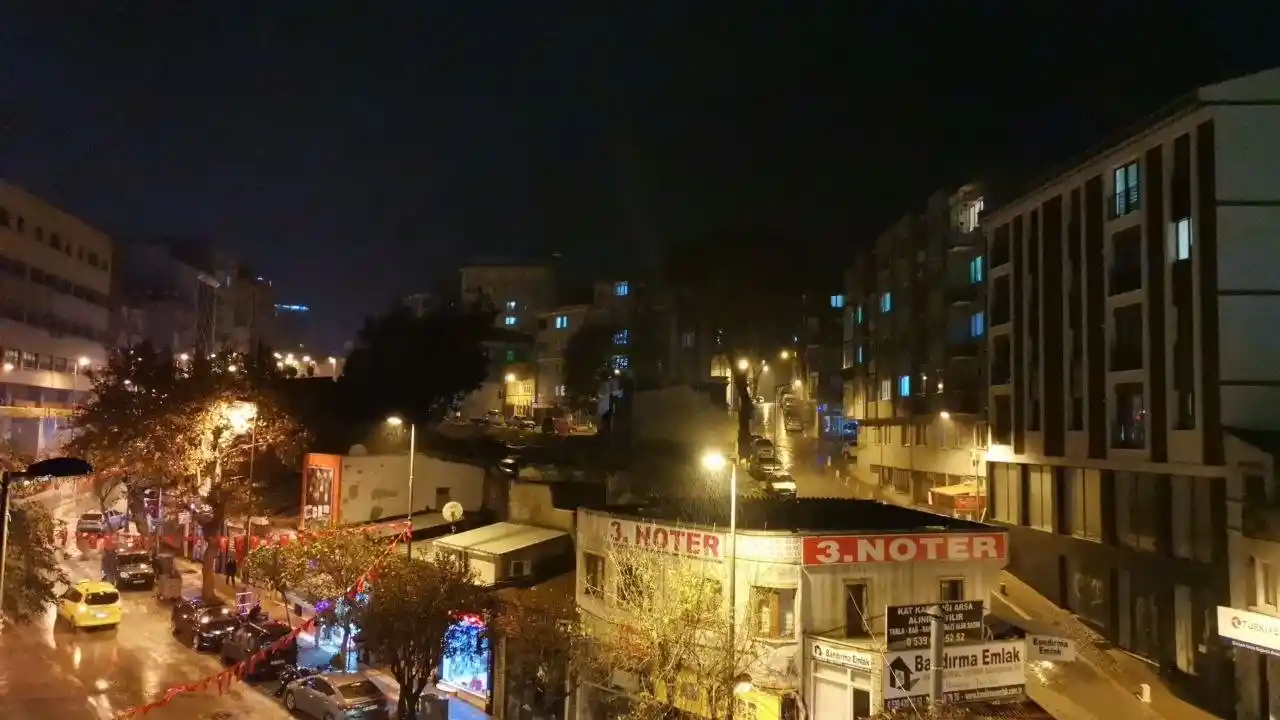 Bandırma’da 1 saat süren yağmur hayatı felç etti