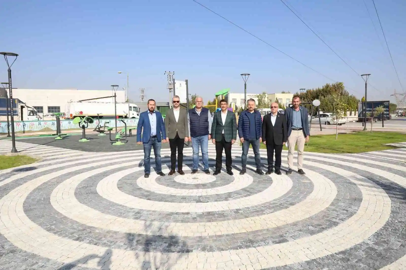 Başkan Çelik gençler için yapılan parkı gençlerle birlikte açtı