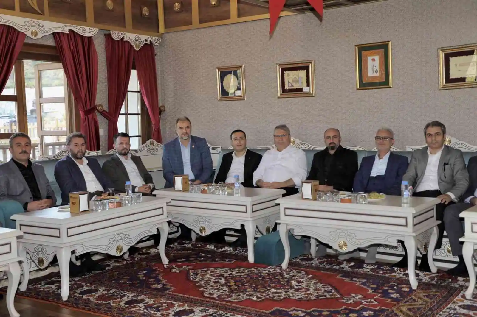 Başkan Çerçi taziyeleri kabul ediyor