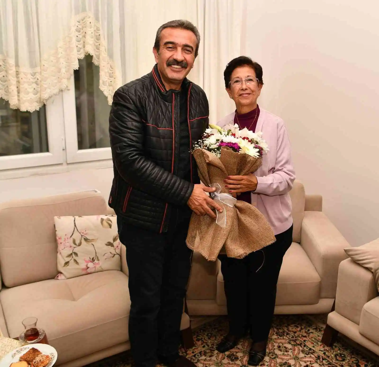 Başkan Çetin'den öğretmenine: "Hakkınız ödenmez"