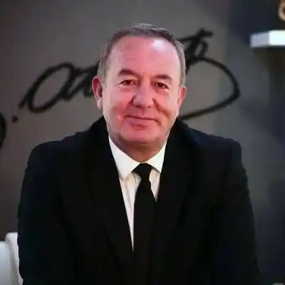 Başkan Şahiner'in ayak bileği kırıldı