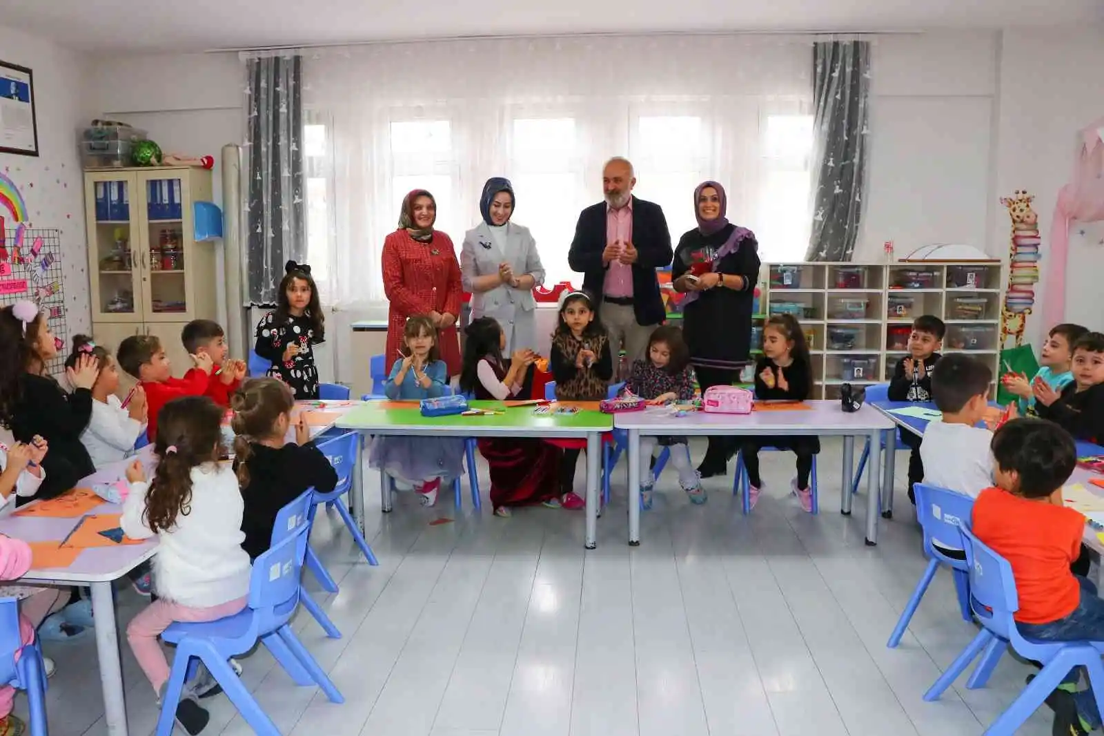 Başkan Silpagar, Öğretmenlerin Gününü hediyelerle kutladı
