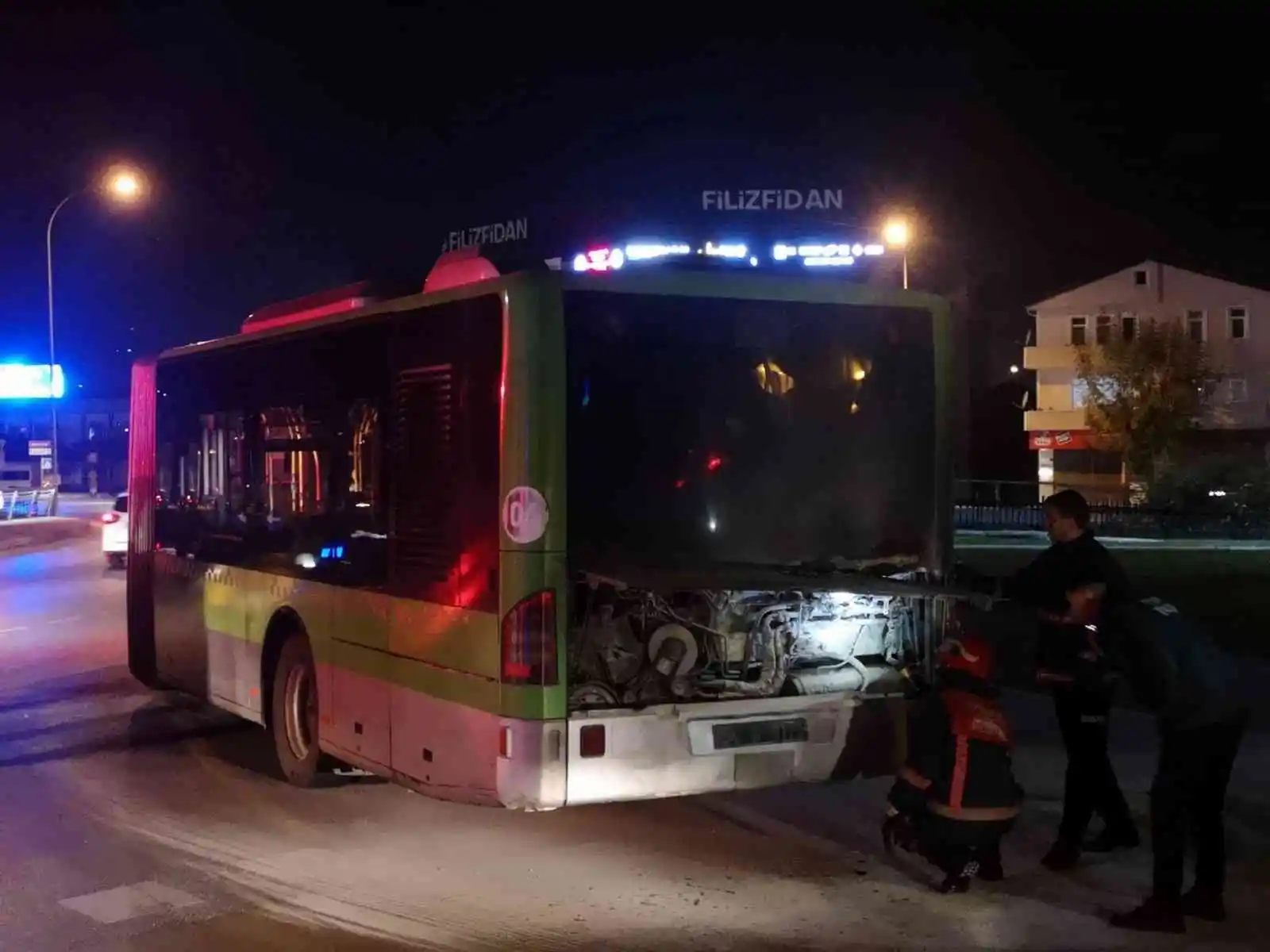 Belediye otobüsü alevlere teslim oldu