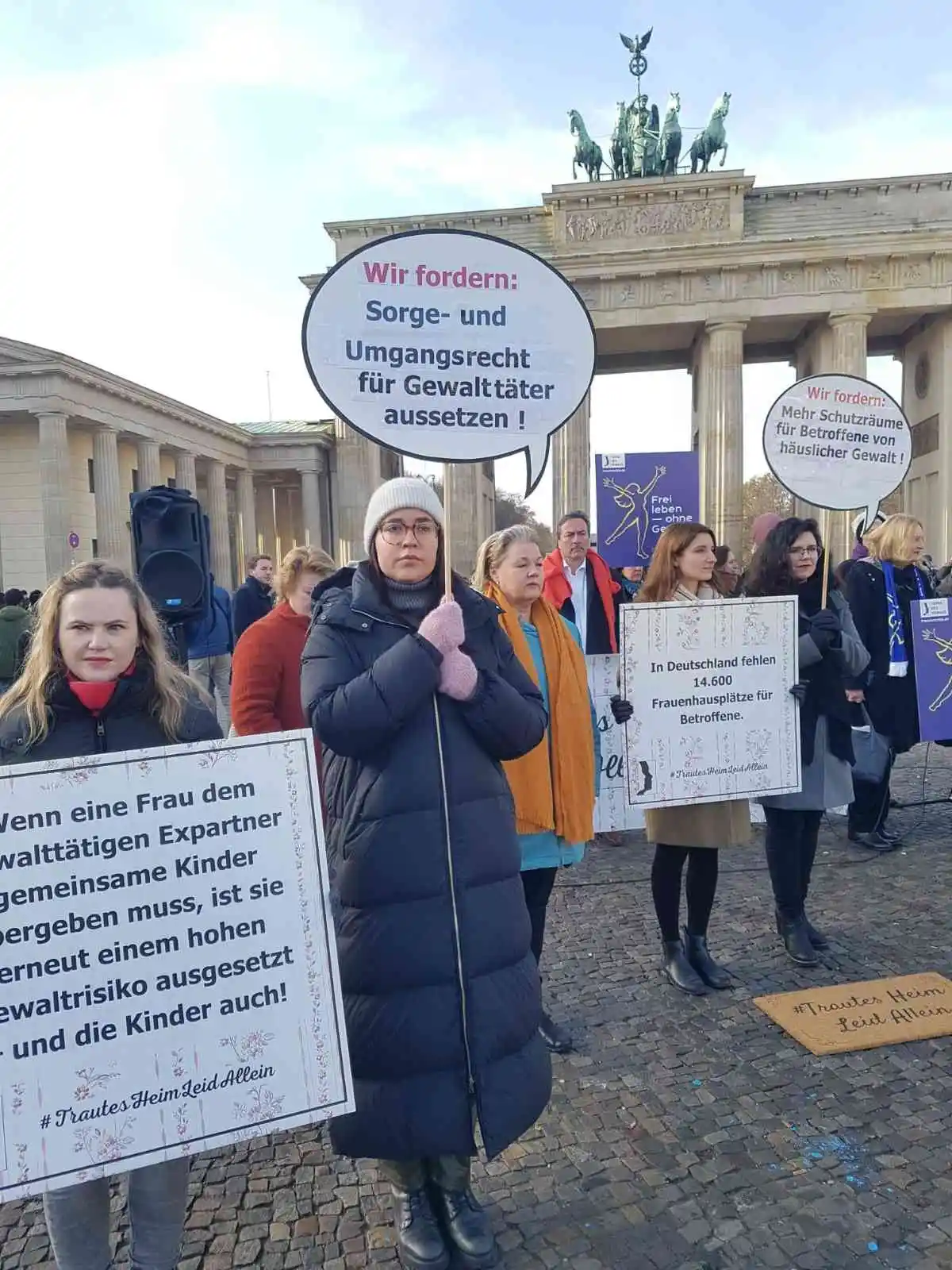 Berlin'de kadına karşı şiddet protesto edildi