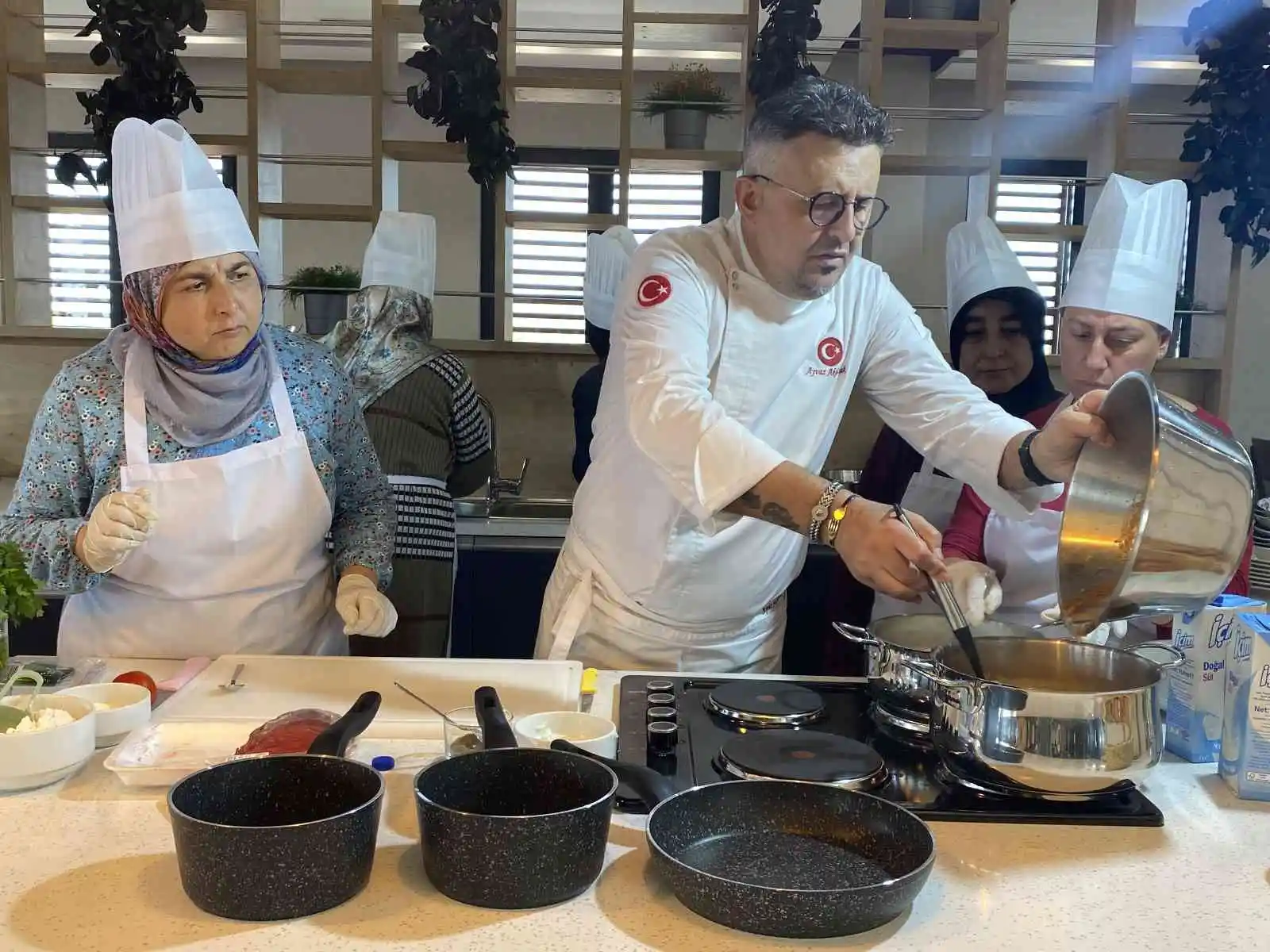 Beykoz’un maharetli kadınları ünlü şeflerden eğitim alıyor
