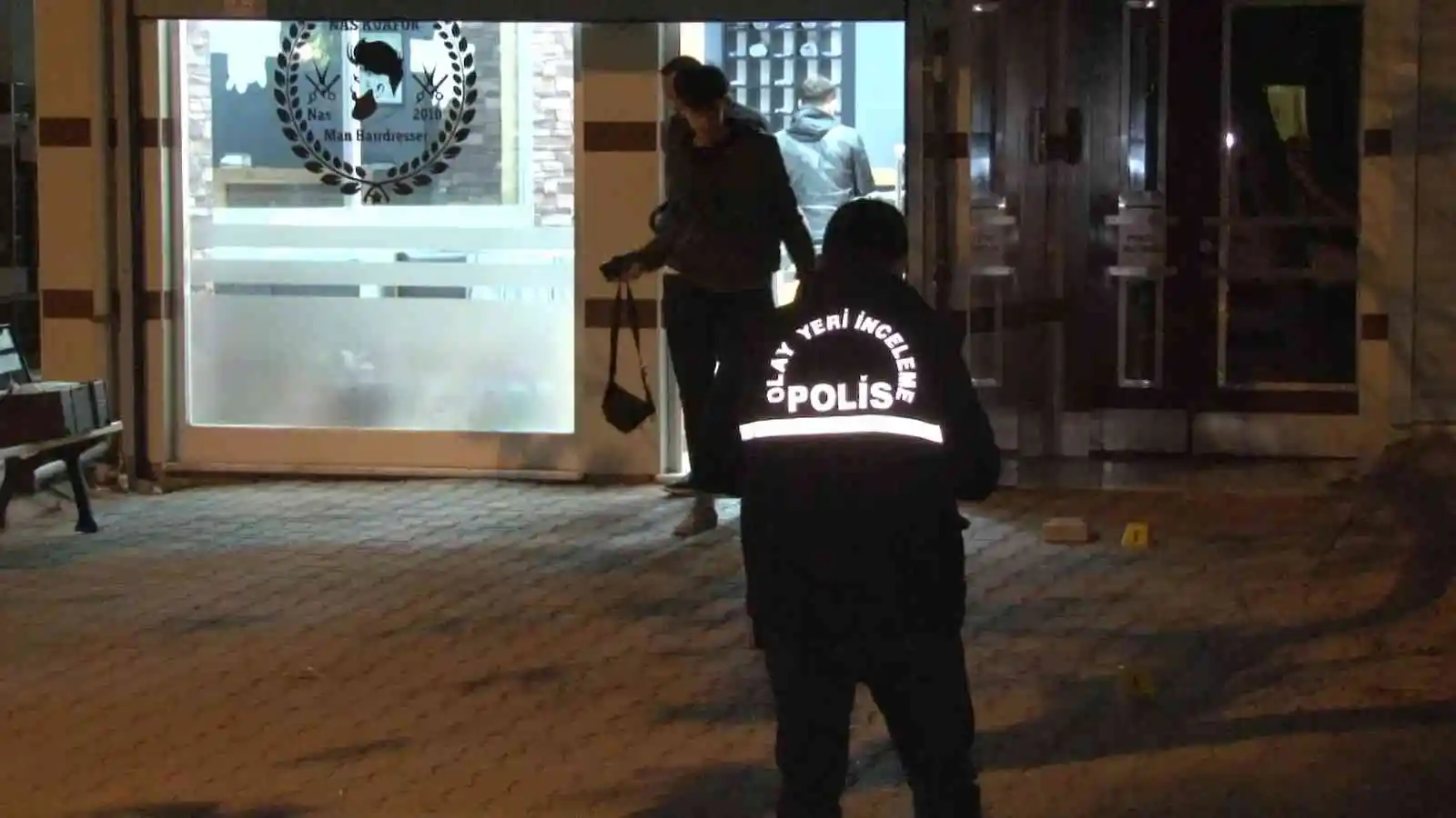 Beylikdüzü’nde erkek kuaförüne silahlı saldırı