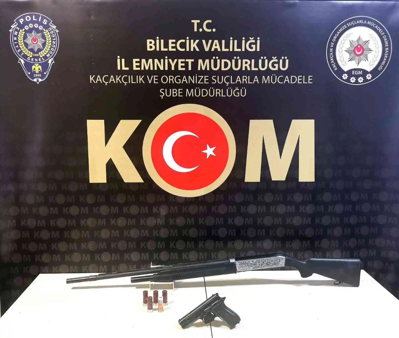 Bilecik'te bir araçta yapılan aramada av tüfeği ve tabanca ele geçirildi
