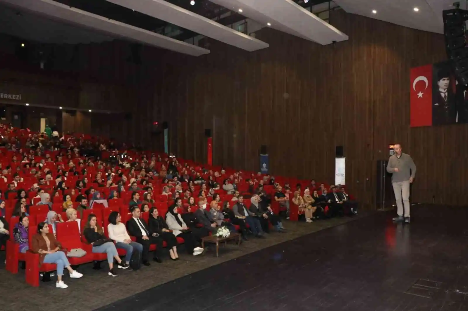 Bilişim uzmanından ebeveynlere,