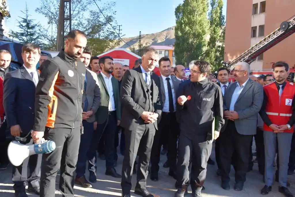 Bitlis’te 250 kişinin katıldığı deprem tatbikatı yapıldı
