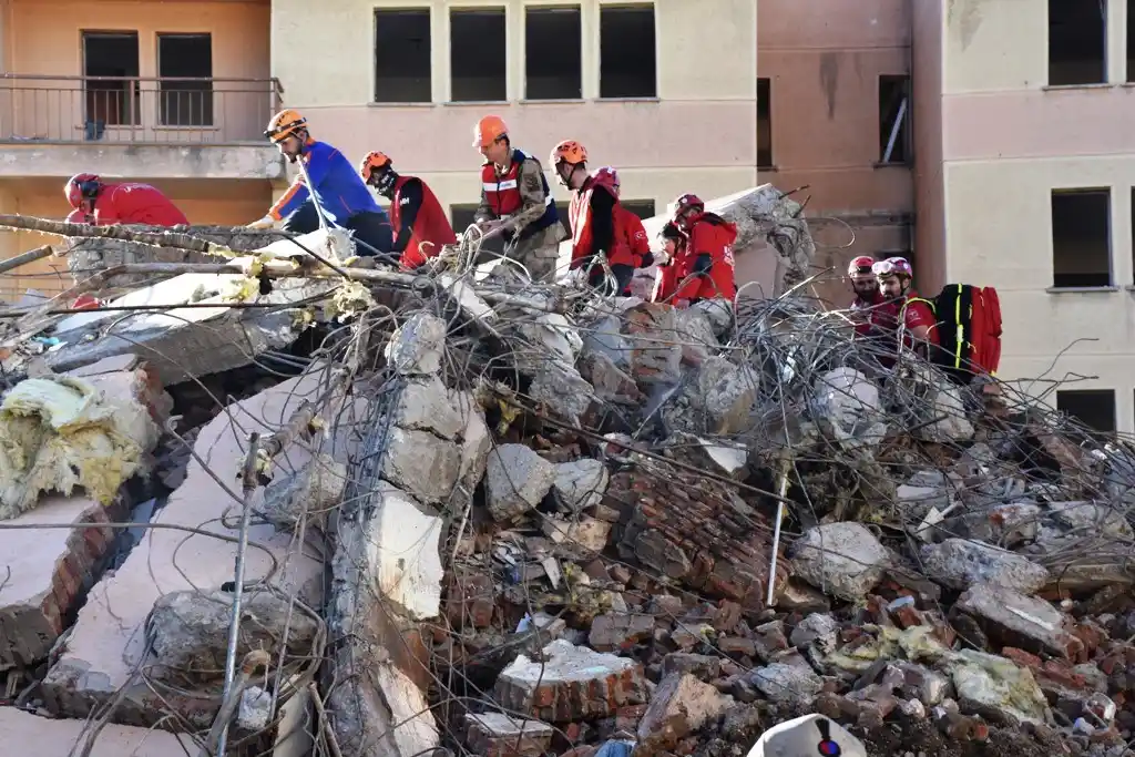 Bitlis’te 250 kişinin katıldığı deprem tatbikatı yapıldı
