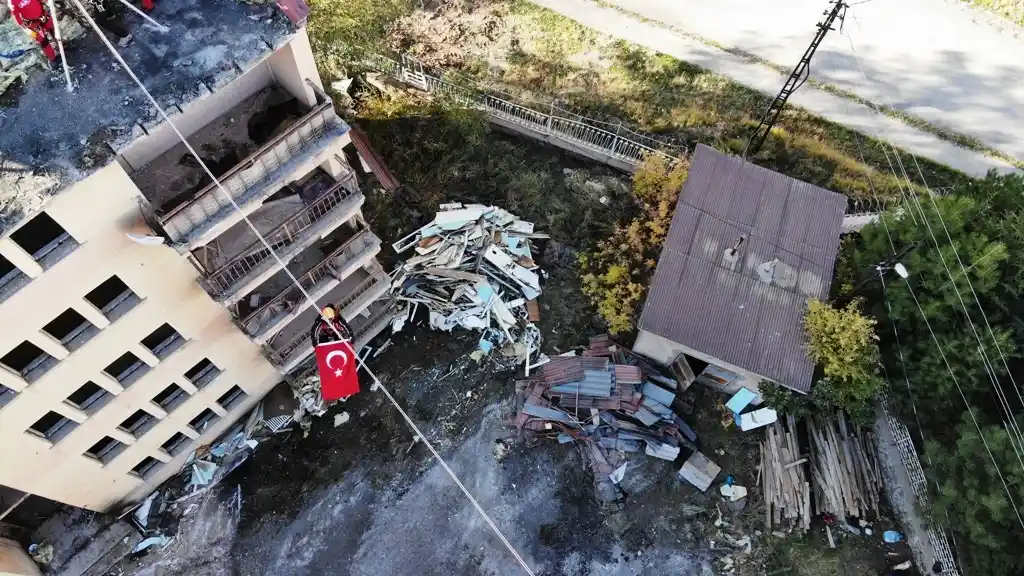 Bitlis’te 250 kişinin katıldığı deprem tatbikatı yapıldı
