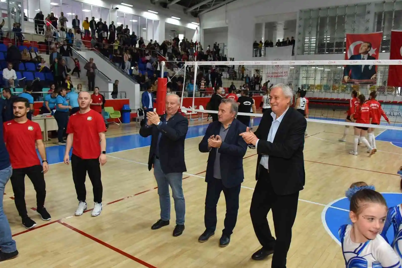 "Bizim Kızlar" 5. haftada da liderliği bırakmadı