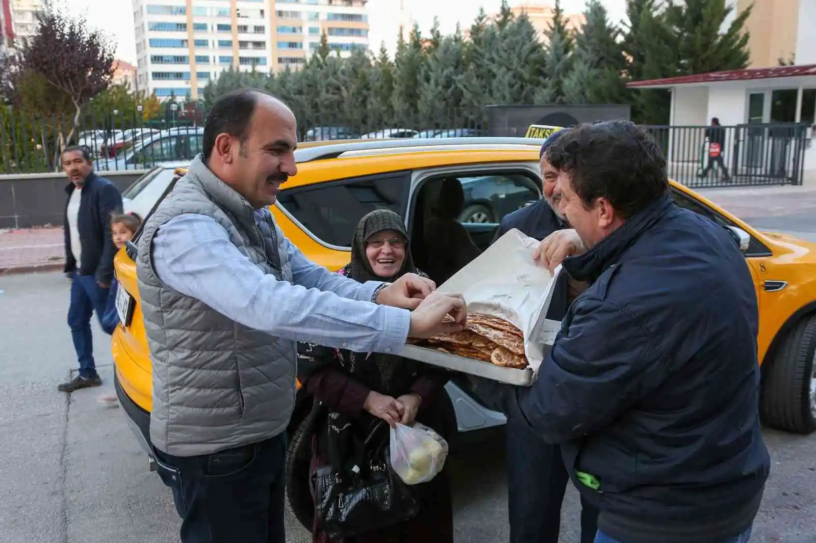 Bizim Meram Taksi’nin direksiyonuna Başkan Altay geçti
