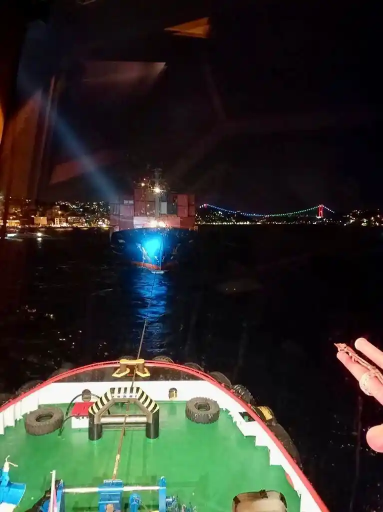 Boğaz’da konteyner gemisi arıza yaptı: Gemi trafiği askıya alındı