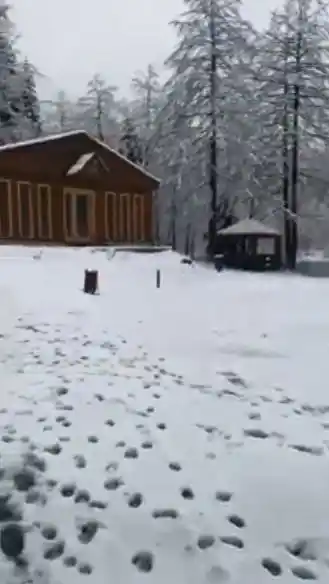 Borçka Karagöl’e mevsimin ilk karı yağdı
