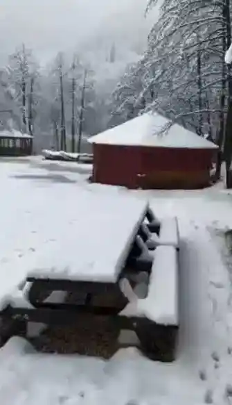 Borçka Karagöl’e mevsimin ilk karı yağdı
