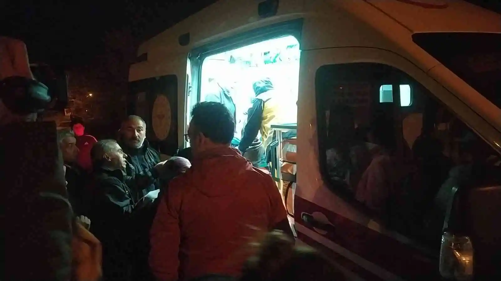 Boşandığı eşi ile ailesini rehin aldı