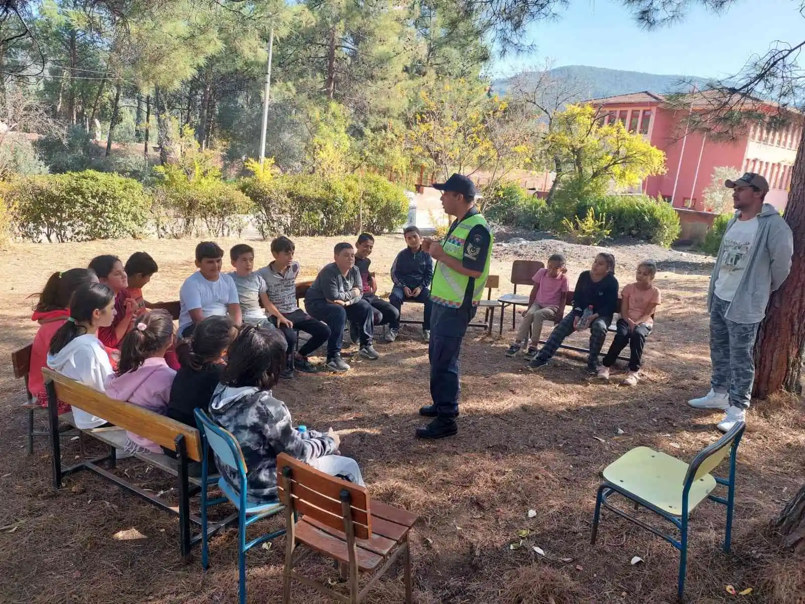 Bozdoğan’da 120 öğrenci “trafik dedektifi” oldu
