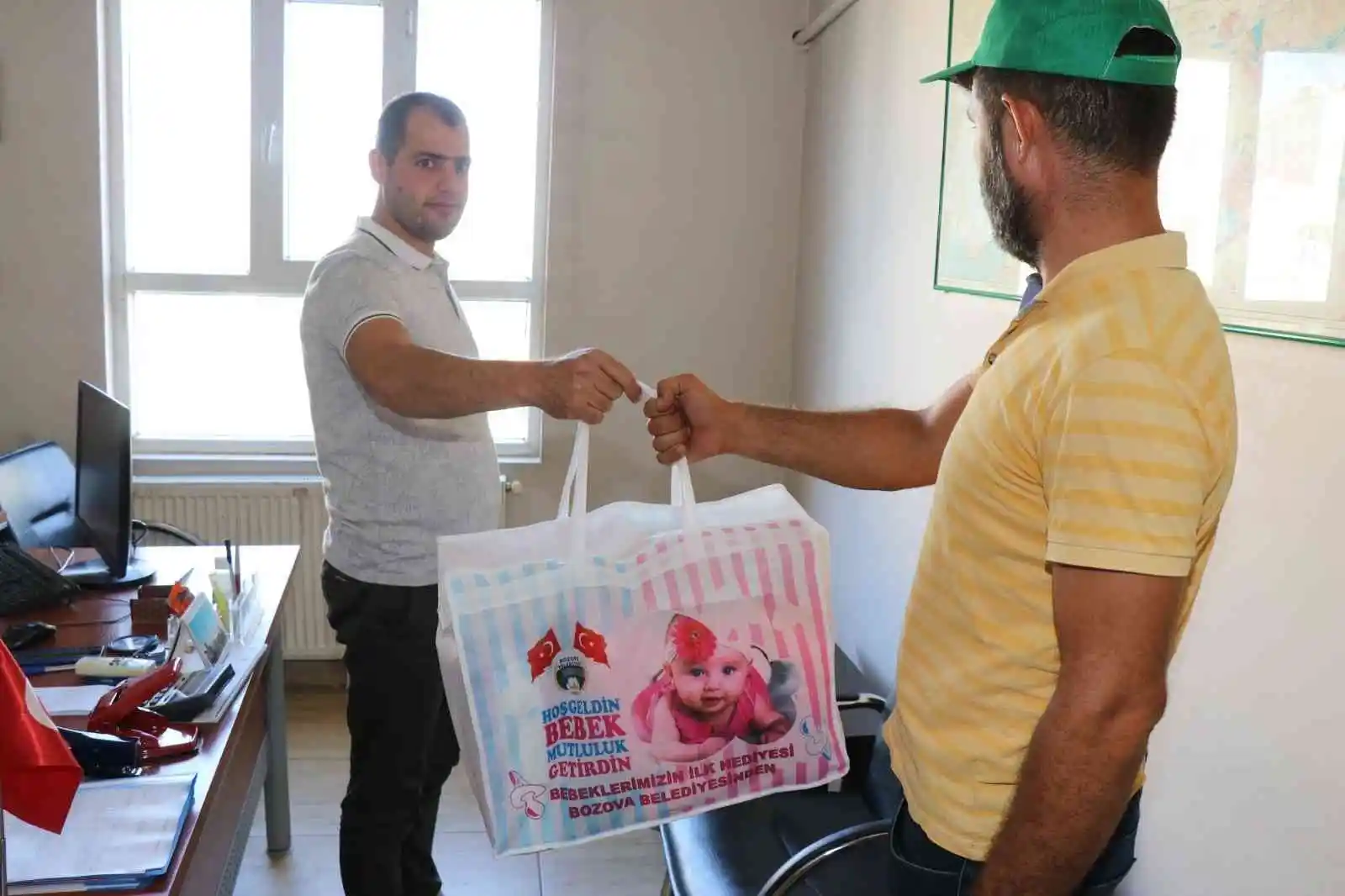 Bozova Belediyesinden yeni doğan bebeklere "Hoş geldin bebek seti"