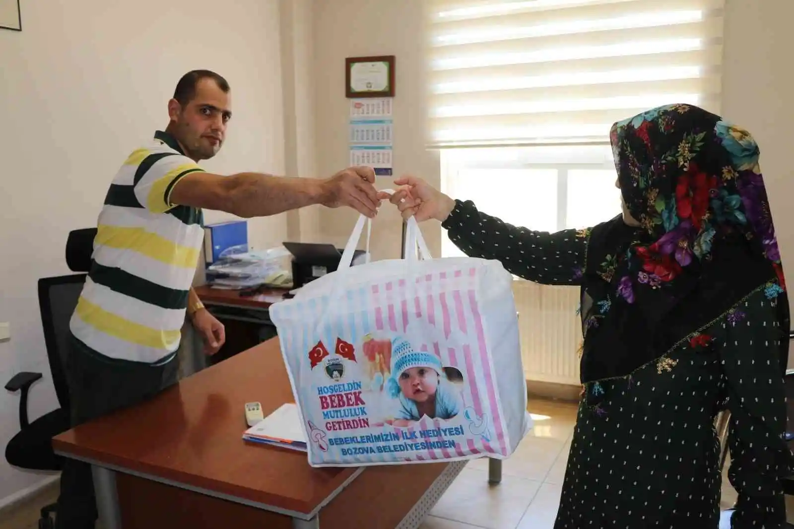 Bozova Belediyesinden yeni doğan bebeklere “Hoş geldin bebek seti”