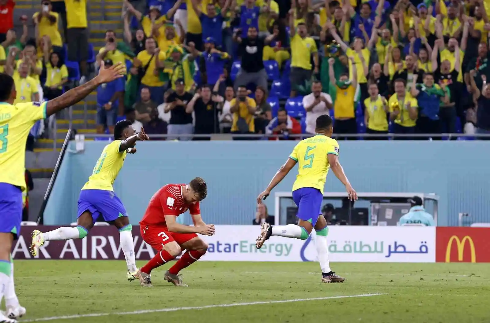 Brezilya, Dünya Kupası'nda son 16'ya kaldı
