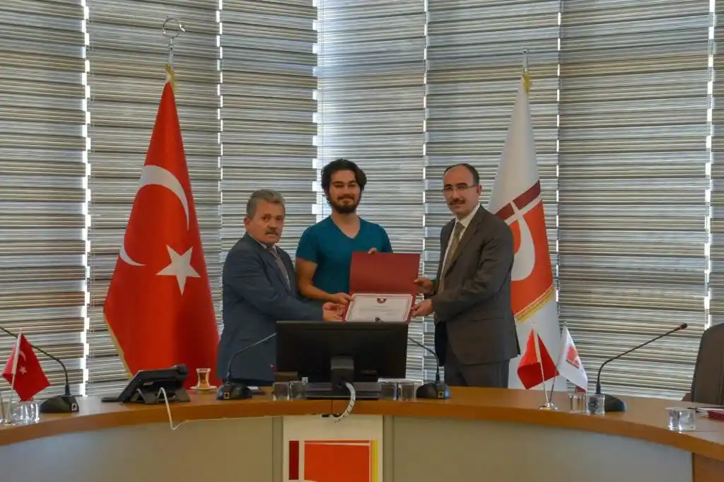 BŞEÜ'de fakülte birincilerine ödül