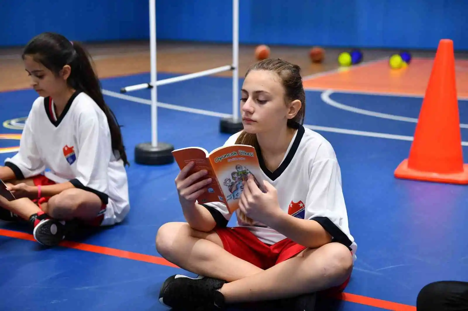 Bu takımdaki sporcular kitap okumadan maça başlayamıyor