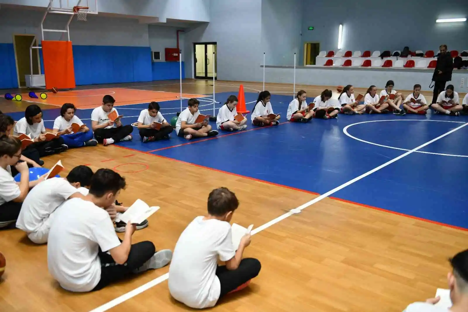 Bu takımdaki sporcular kitap okumadan maça başlayamıyor