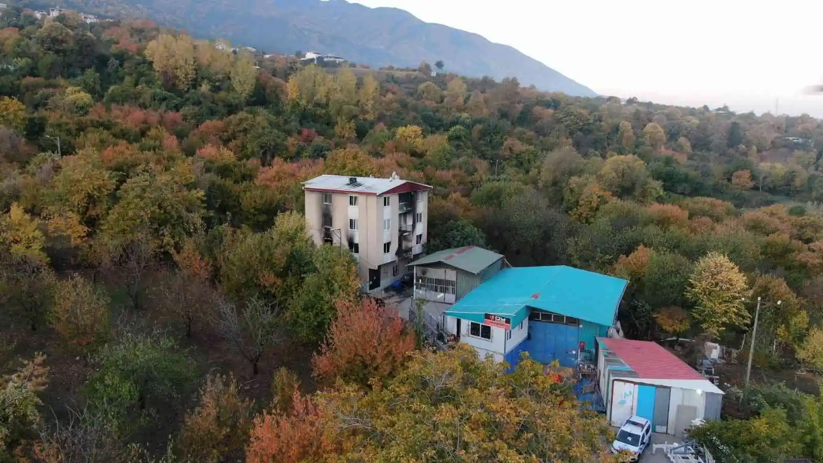 Bursa’da 8’i çocuk 9 kişiye mezar olan ev dron ile havadan görüntülendi
