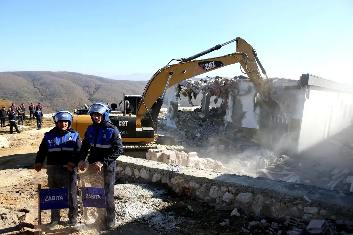 Bursa’da kaçak villalar yıkıldı
