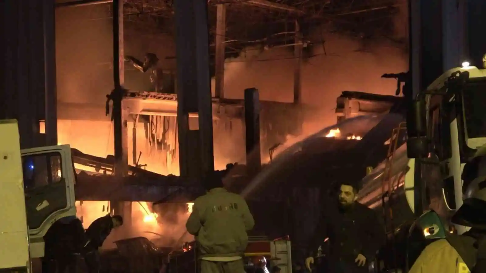 Bursa’daki fabrika yangını gece geç saatlere kadar devam etti
