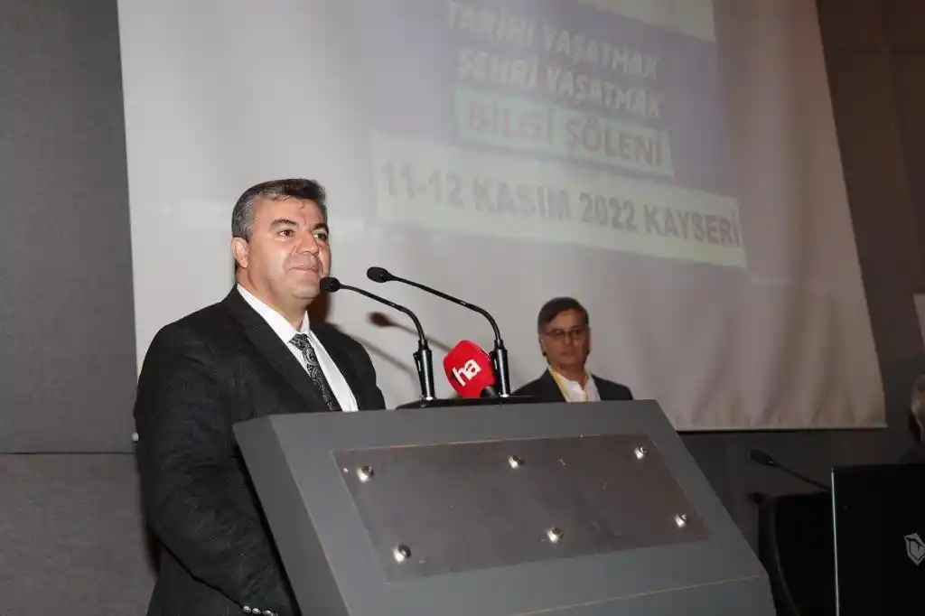 Büyükşehir'in ev sahipliğinde 'Tarihi Yaşatmak, Şehri Yaşatmak' bilgi şöleni