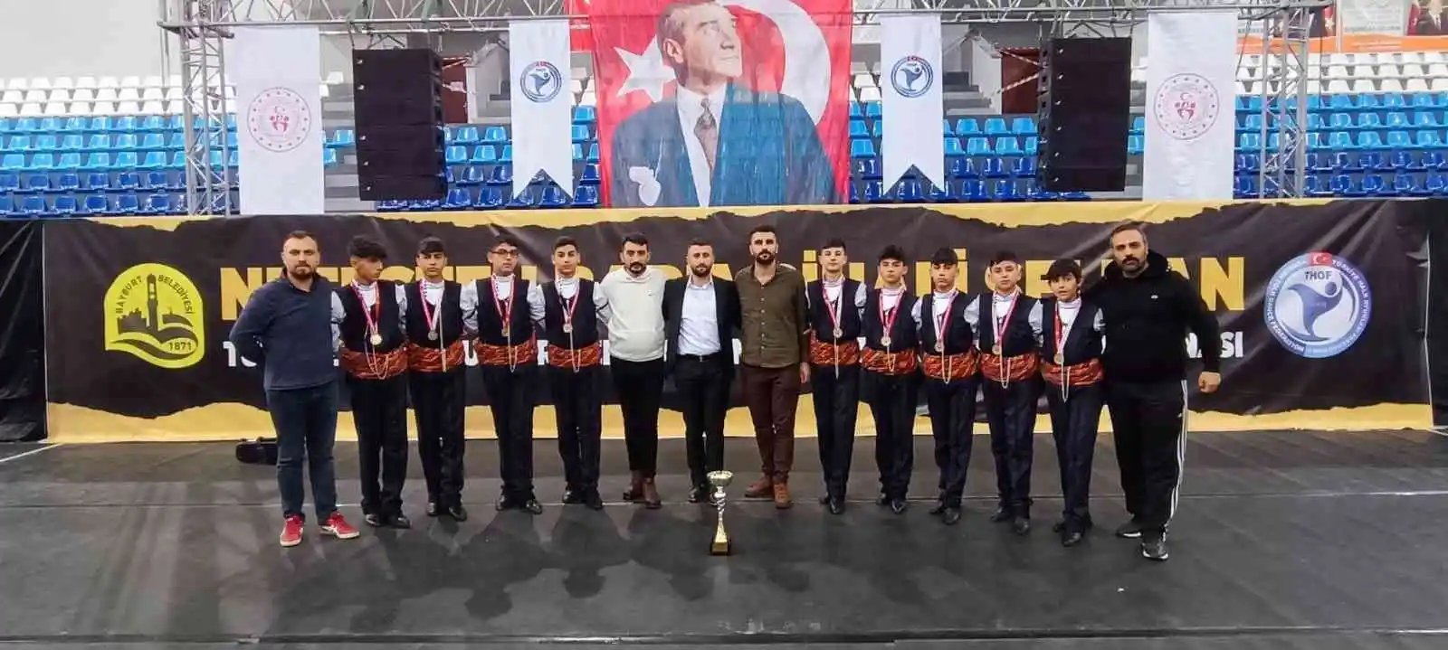 Büyükşehir'in halk oyunları ekibi Türkiye şampiyonu oldu