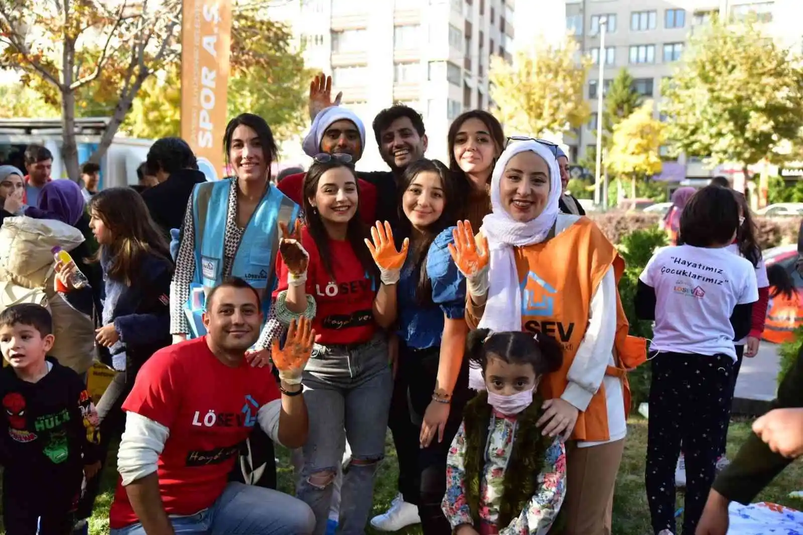 Büyükşehir, lösemili çocuklara moral ve sevgi dağıttı
