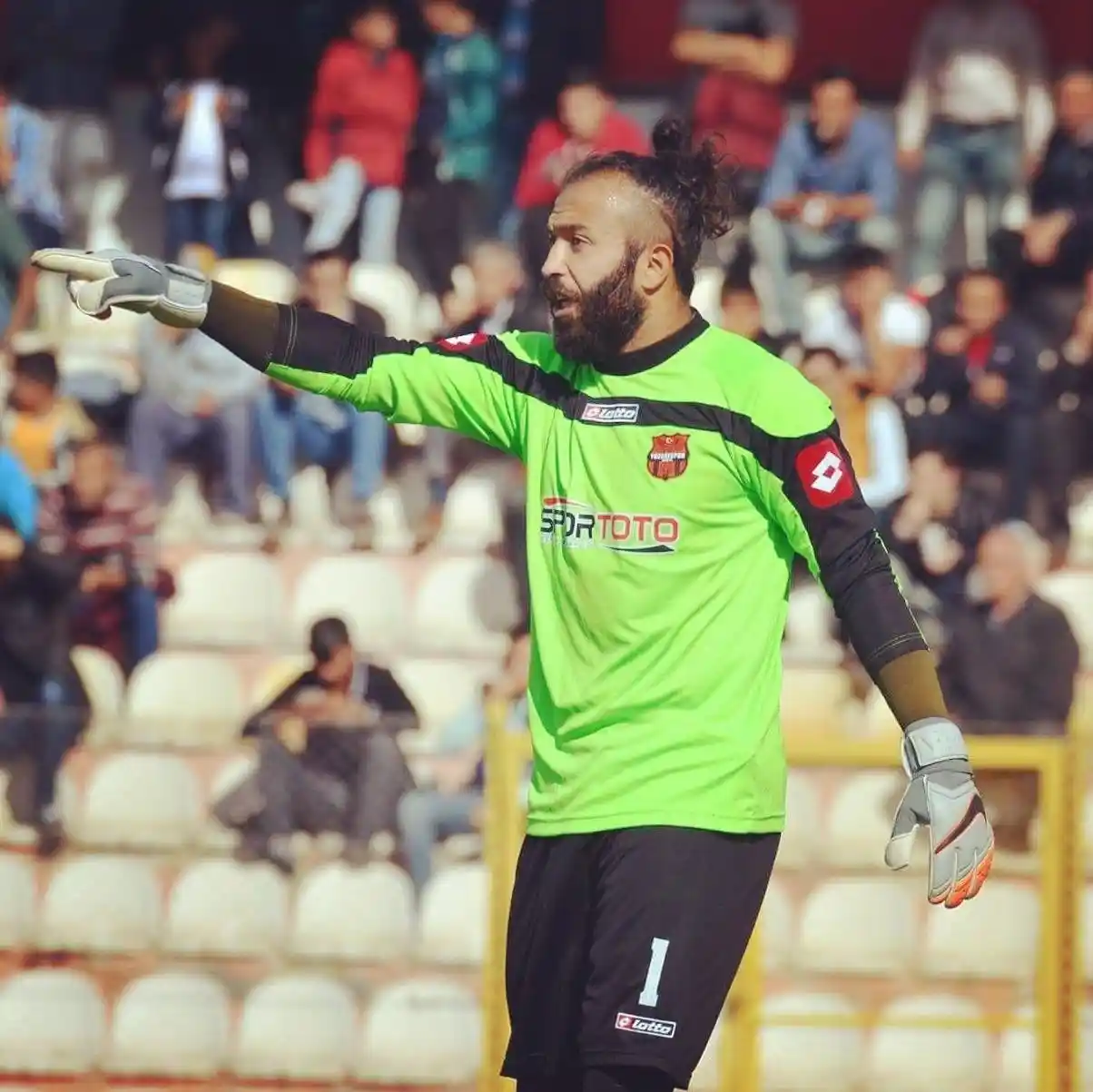 Çaycumaspor’un kalecisi Demirdelen’in maçta yaşadığı kazada kafatası çatladı...O anlar amatör kamerada
