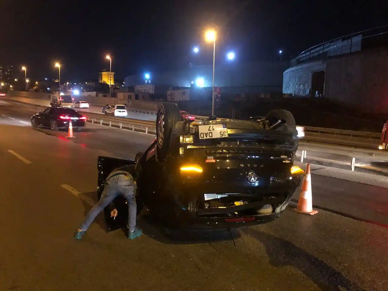 Çekmeköy’de alkollü sürücü ticari araca çarpıp kaçtı: 1 yaralı
