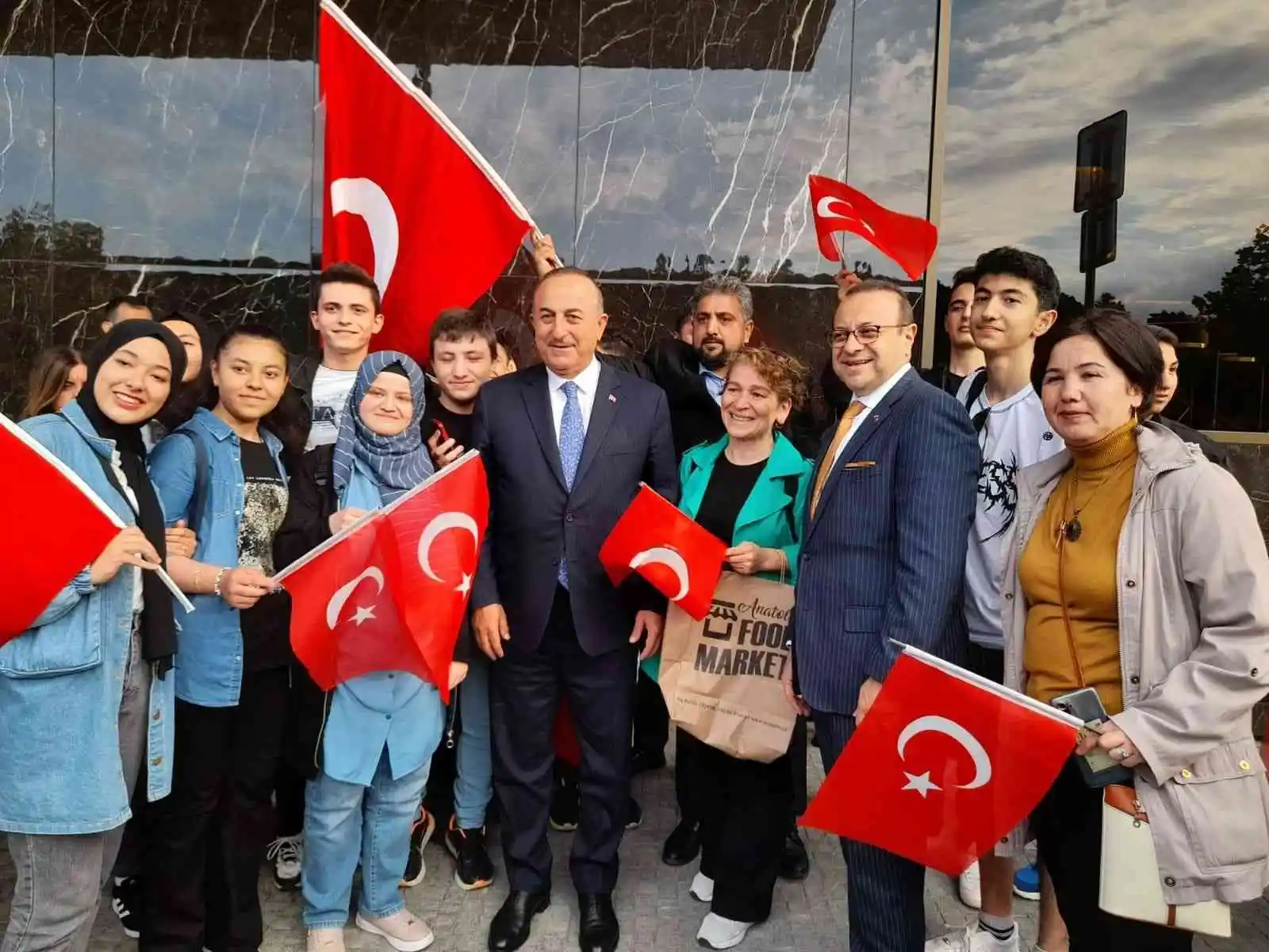 Çekya ve Portekiz'de stajlarını tamamlayan öğrenciler Kütahya'ya döndü
