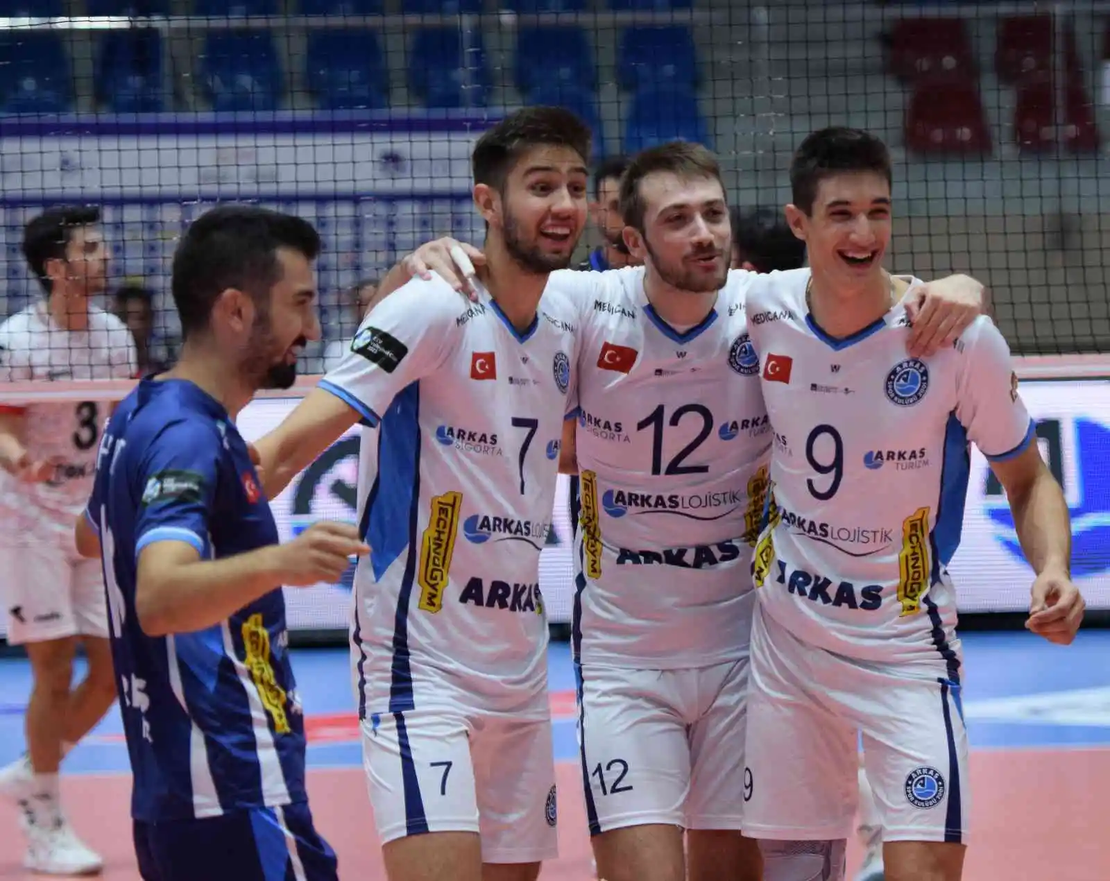 CEV Voleybol Cup: Caruur Volley Gent: 2 - Arkas Spor: 3
