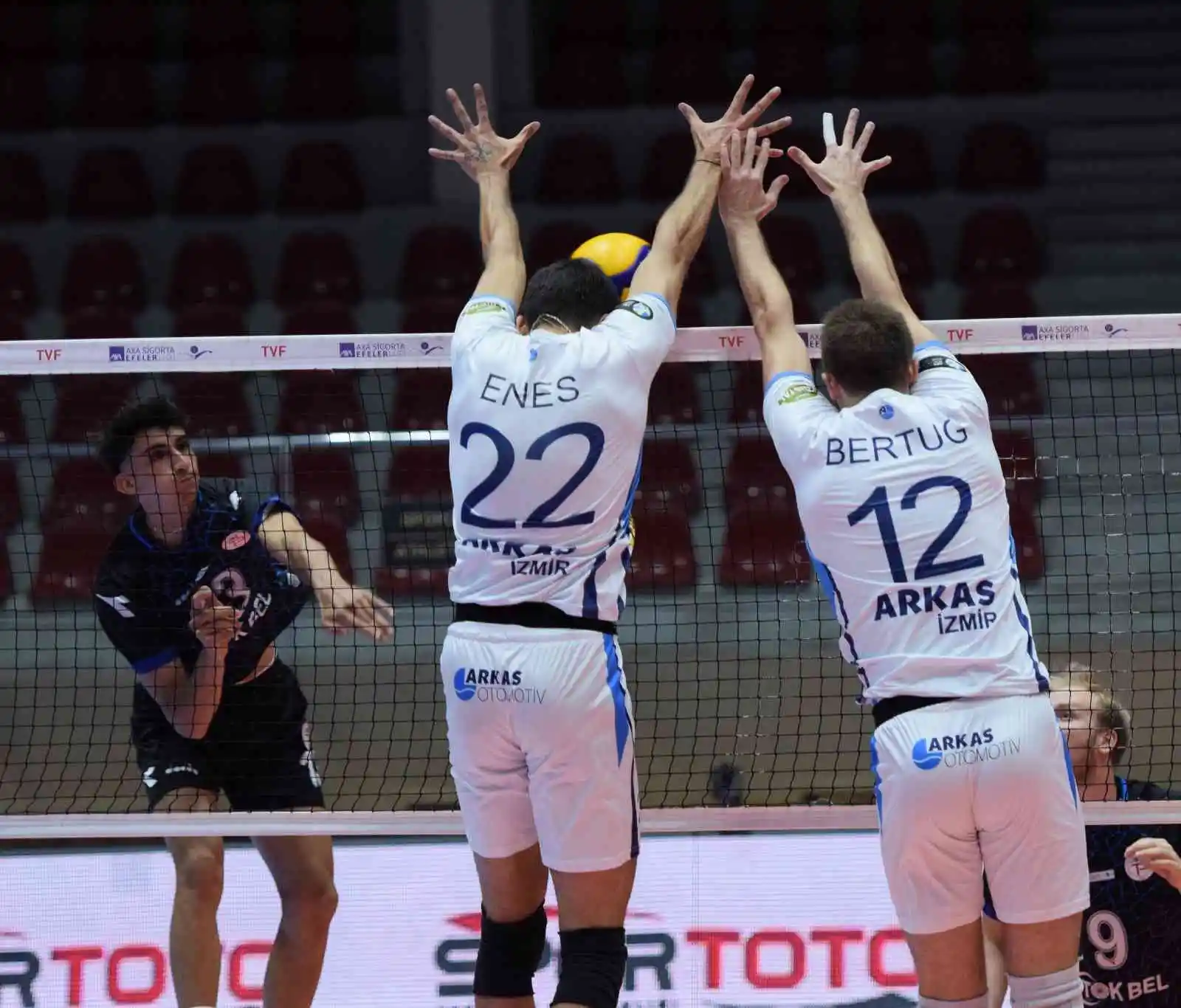 CEV Voleybol Cup: Caruur Volley Gent: 2 - Arkas Spor: 3
