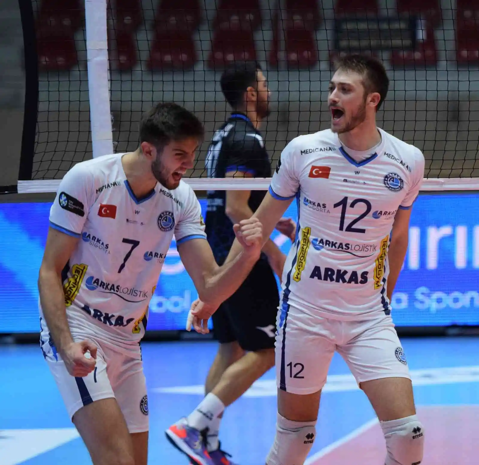 CEV Voleybol Cup: Caruur Volley Gent: 2 - Arkas Spor: 3
