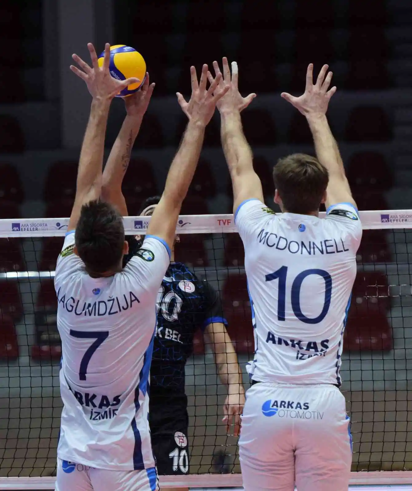 CEV Voleybol Cup: Caruur Volley Gent: 2 - Arkas Spor: 3
