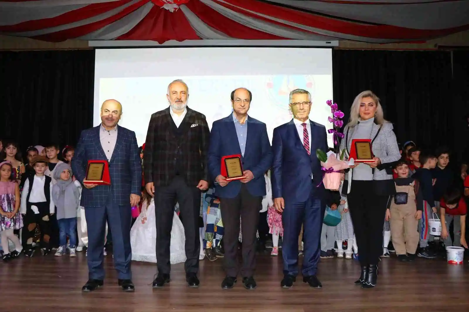 Çiftlikköy’de öğrencilerden sürdürülebilir moda defilesi