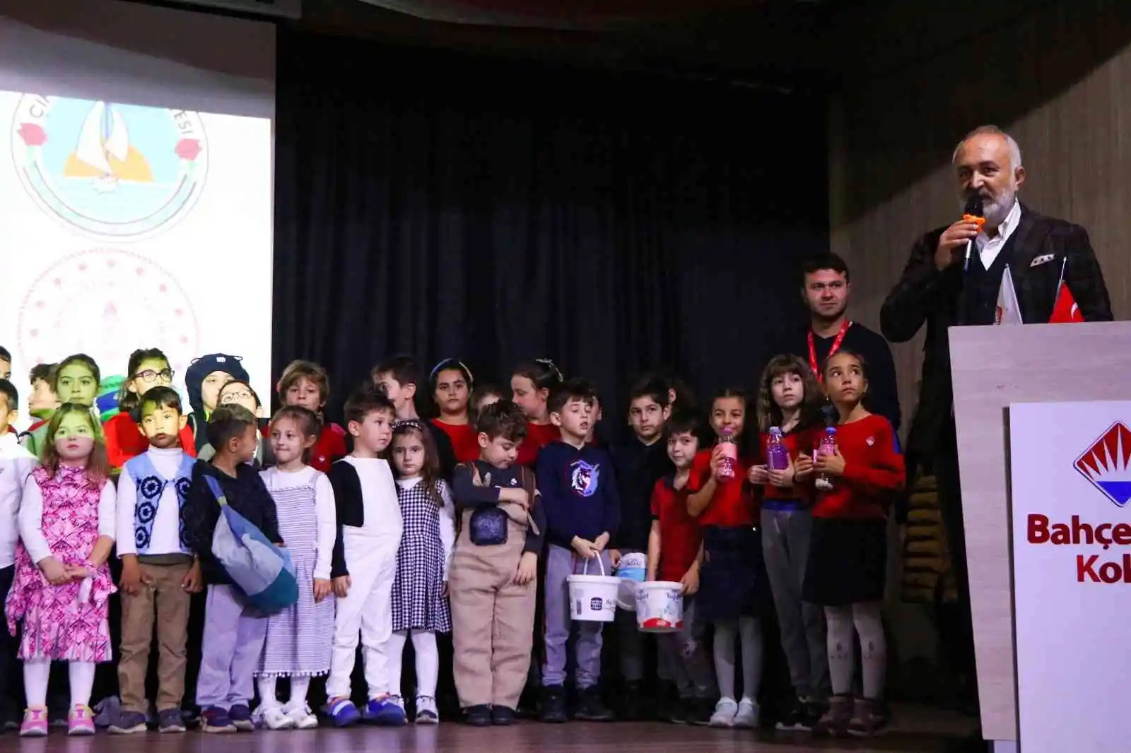 Çiftlikköy’de öğrencilerden sürdürülebilir moda defilesi
