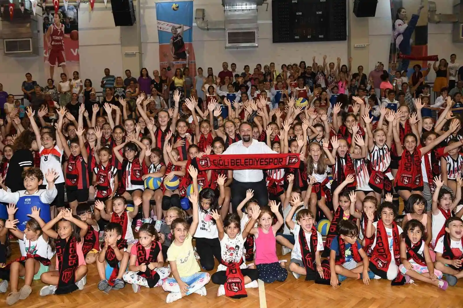 Çiğli Belediyesi spor kursları tam gaz devam ediyor