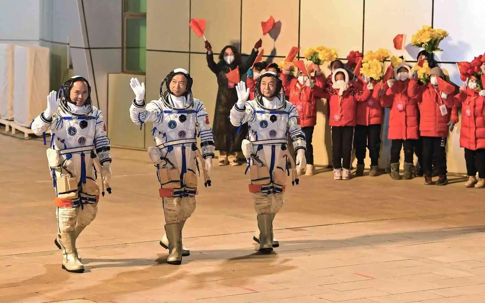 Çin, Tiangong Uzay İstasyonu'na görev değişimi için 3 astronot gönderdi
