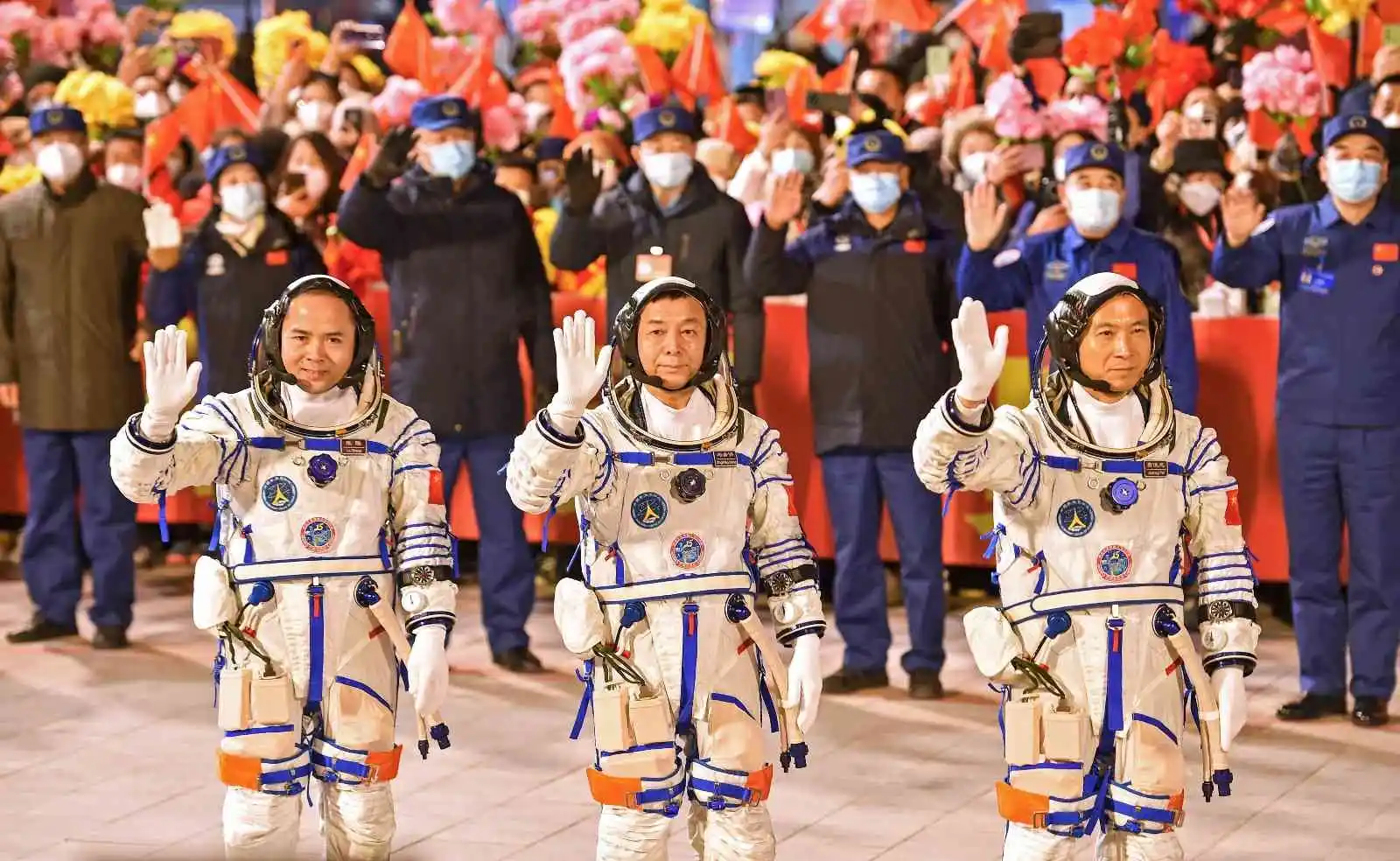 Çin, Tiangong Uzay İstasyonu’na görev değişimi için 3 astronot gönderdi
