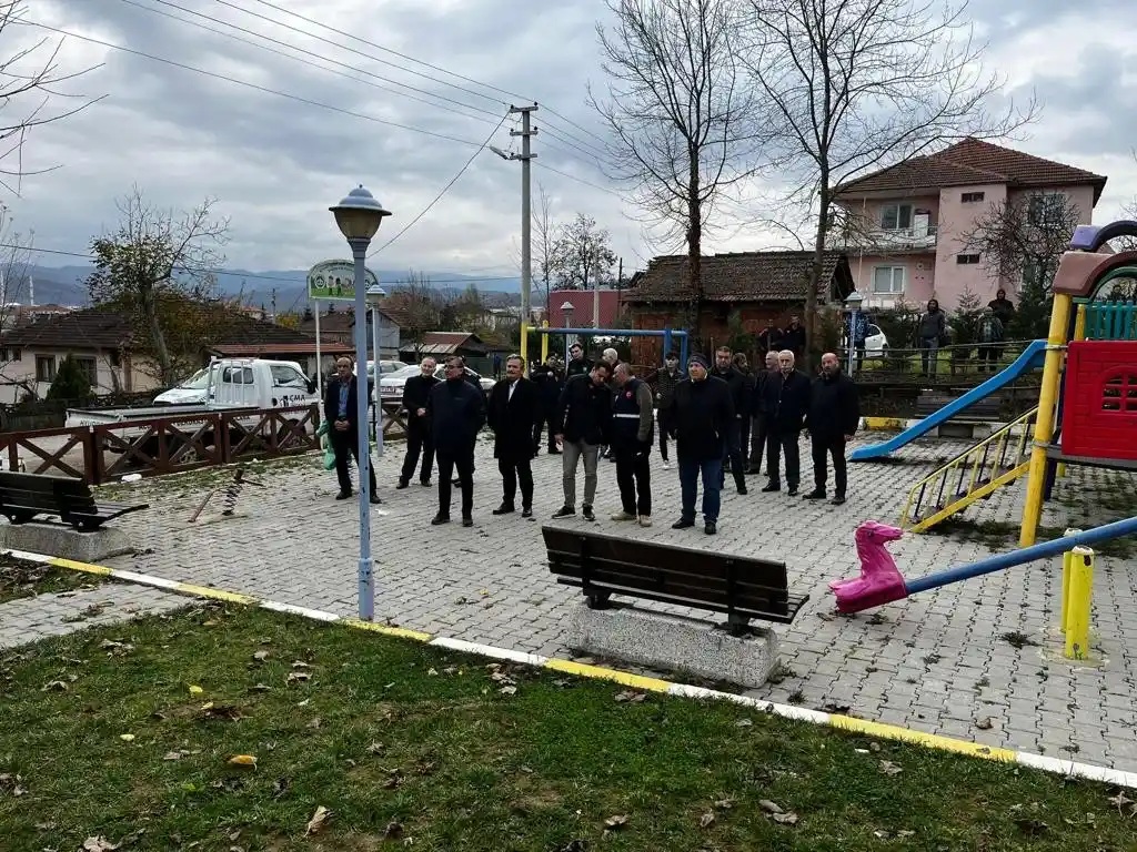 Cumayeri’nde acil yıkım kararı alınan yerler yıkılıyor
