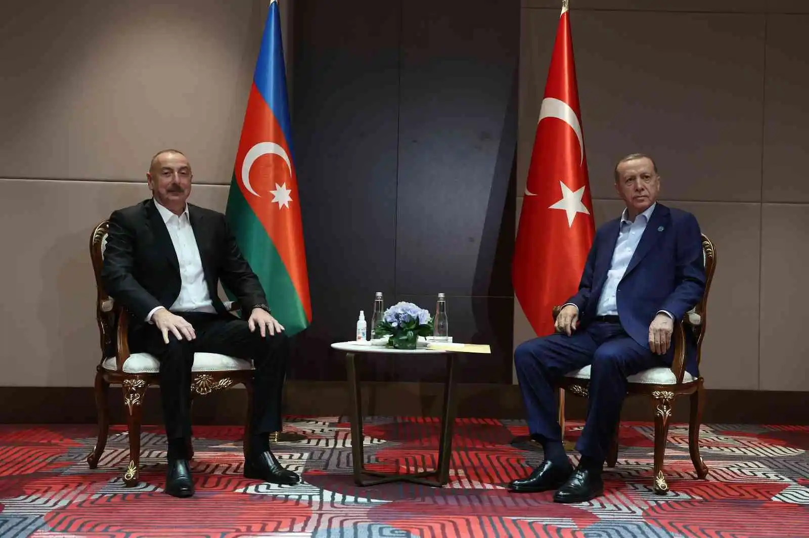 Cumhurbaşkanı Erdoğan, Azerbaycan Cumhurbaşkanı Aliyev ile bir araya geldi